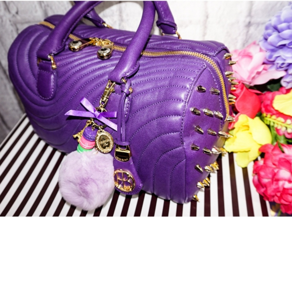 HENRI BENDEL No.7 Qulit STUDDED BARREL BAG
